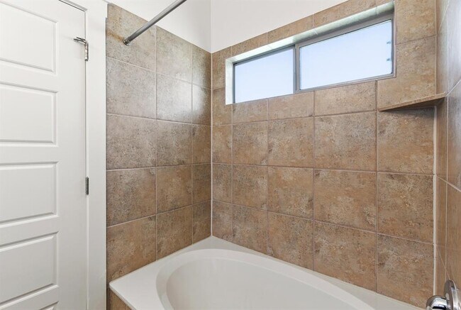Building Photo - 2101 Rivers Edge Way