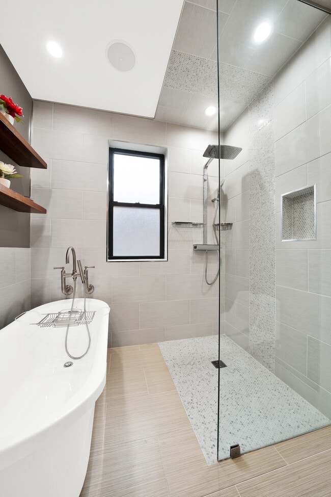 Building Photo - 1226 S 60th Ct