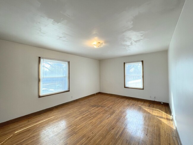 Building Photo - 130 E 15th Ave