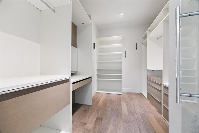 Building Photo - 1222 Marconi St