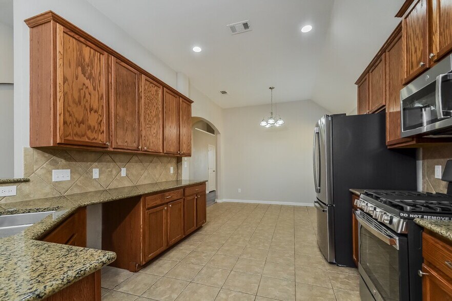 Building Photo - 1409 Mockingbird Dr