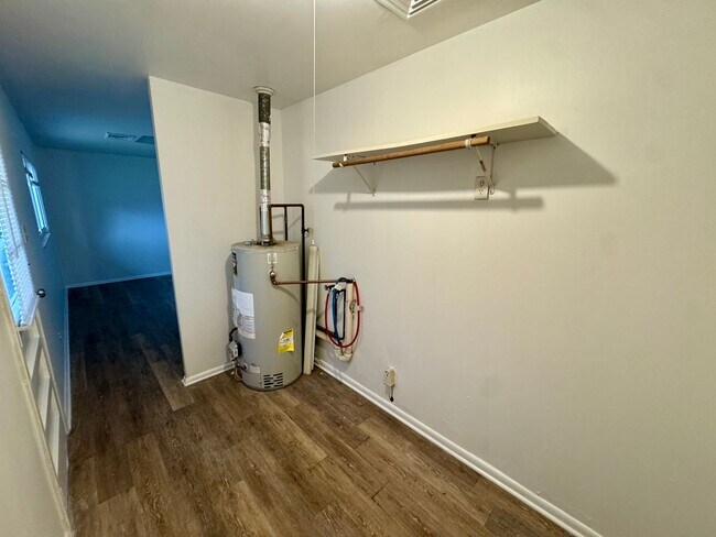 Building Photo - 204 Mandalay Rd