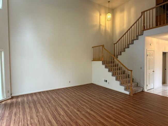 Building Photo - Spacious 3 Bedroom 2.5 Bath Two Story Home in Desirable Almaden Neighborhood