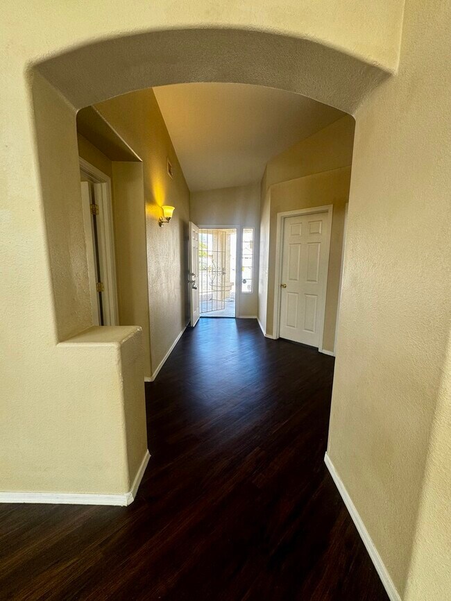 Building Photo - FOR RENT