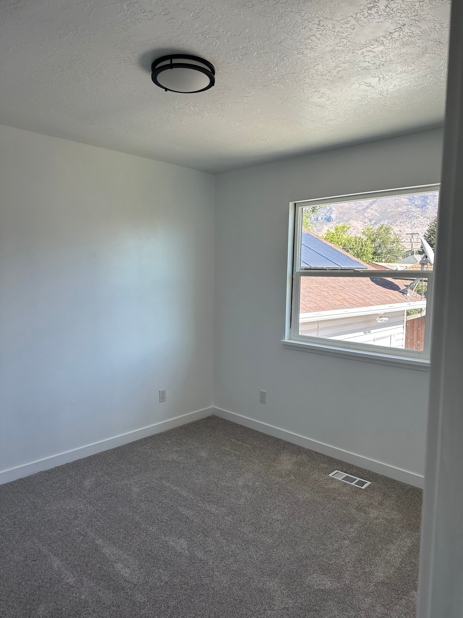 Building Photo - 614 N 550 E