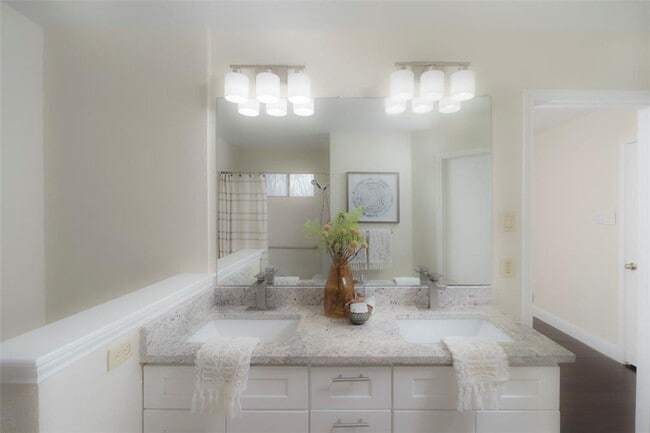 Building Photo - 2201 Broughton Ct