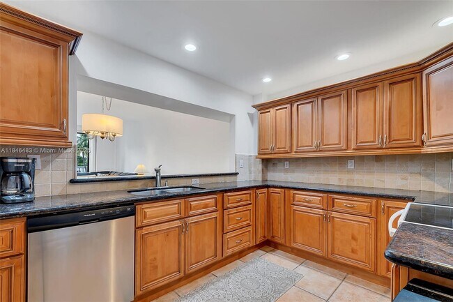 Building Photo - 151 Crandon Blvd