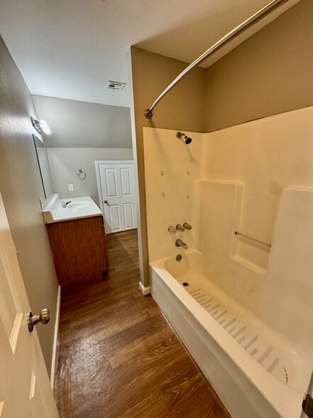 Building Photo - 114 Neal St