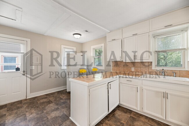 Building Photo - 1532 S Edwards St