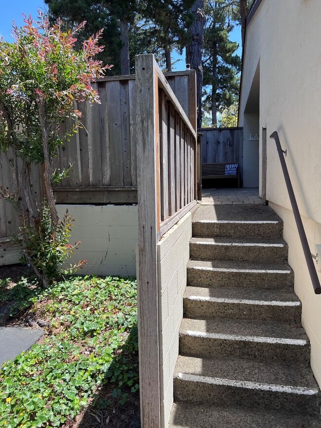 Building Photo - Fully-furnished Sleek 2-bedroom, 2-bathroo...