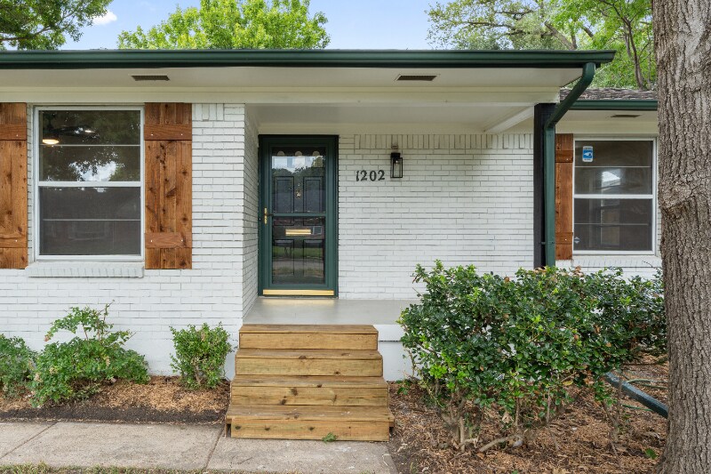 Building Photo - 1202 Spruce Dr