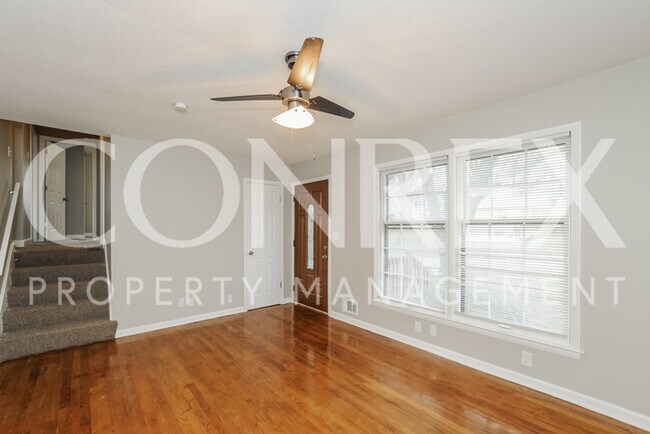 Building Photo - 3 bdrm, 2.5 bath side to side split!