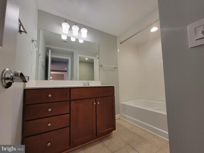 Building Photo - 4151 S Four Mile Run Dr