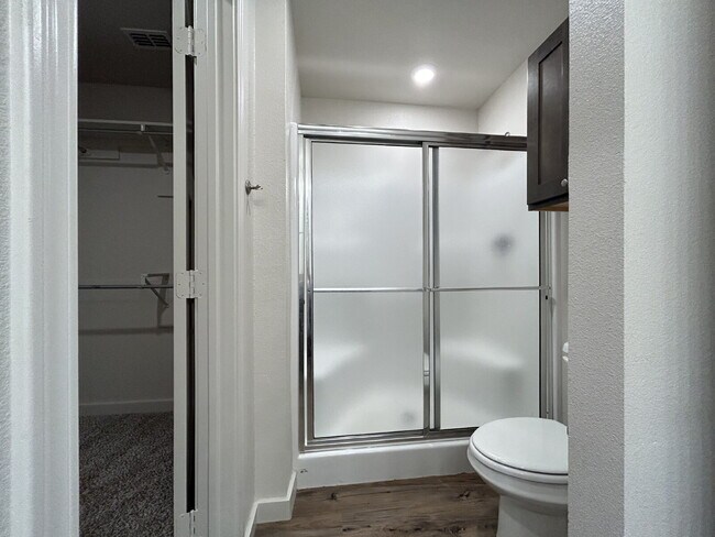 Building Photo - Beautiful Duplex Close to New Local Amenities