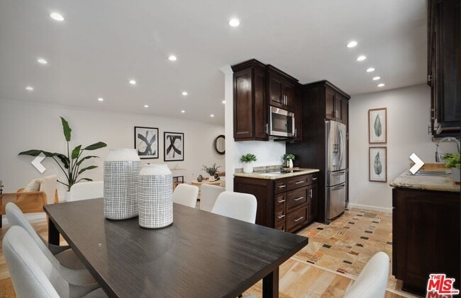 Building Photo - 960 Larrabee St