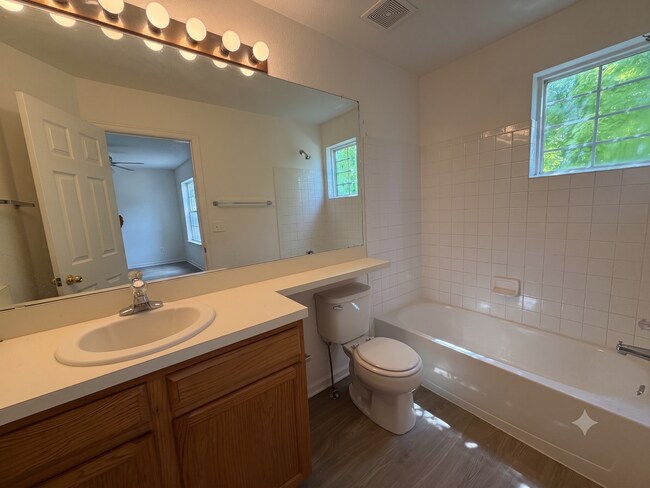 Building Photo - 12139 Applewood Ct