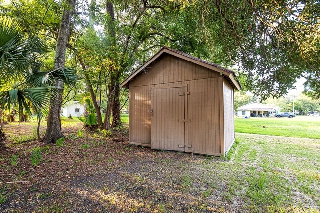 Building Photo - Cute 2 Bedroom Home