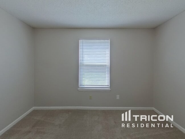 Building Photo - 1850 Yukon Ct