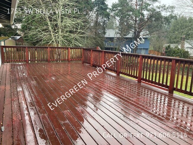 Building Photo - 3BR/2BA Open Floor Plan Kitchen Home- Spac...