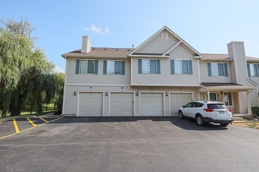 Primary Photo - 607 Fox Ridge Dr
