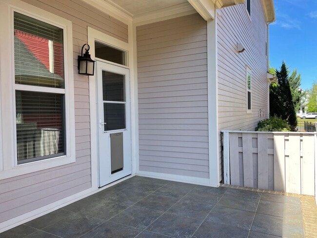Building Photo - Fabulous Three Bedroom Home in Antiquity
