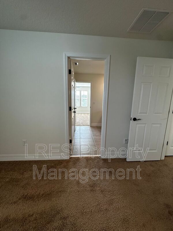 Building Photo - 9220 Sea Pne Ave