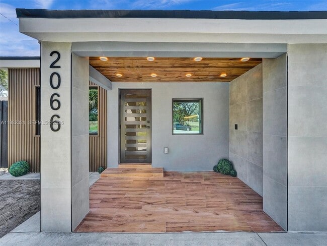 Building Photo - 2066 NE 174th St