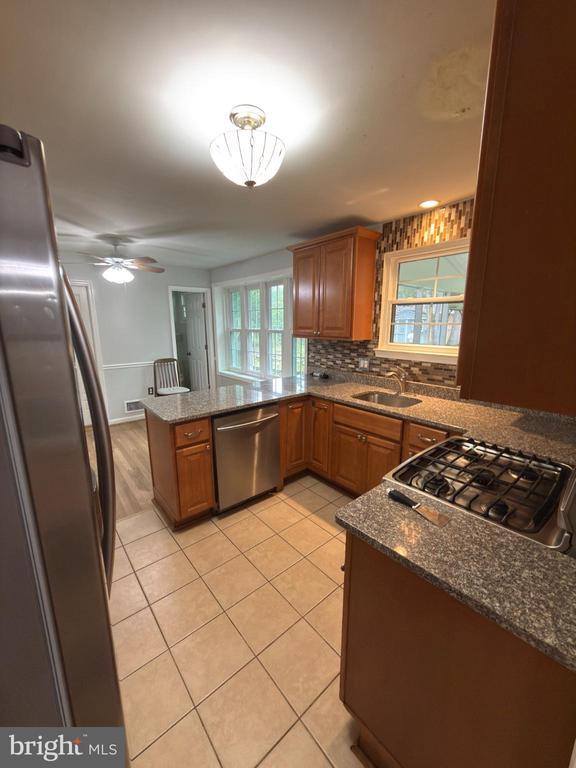 Primary Photo - 6919 Rolling Rd