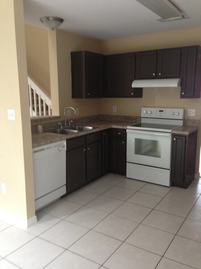 Building Photo - Gorgeous 4 BR Lake Mary home on Conservation lot - walking distance to Lake Mary HS