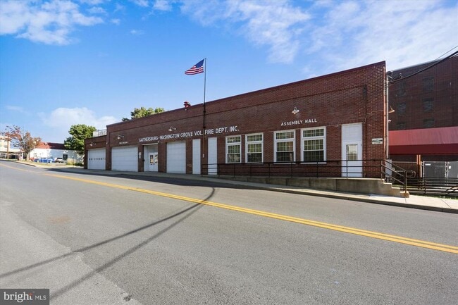 Building Photo - 421 Christopher Ave