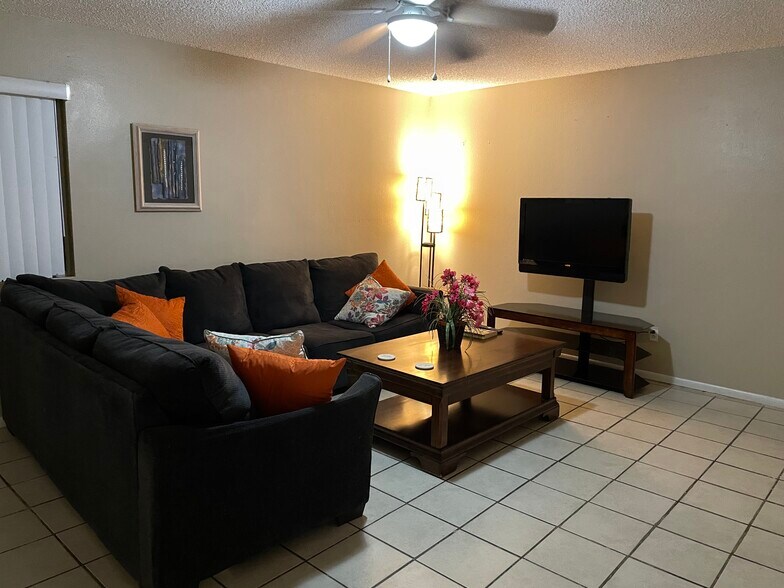 Building Photo - 2312 Palisades Dr