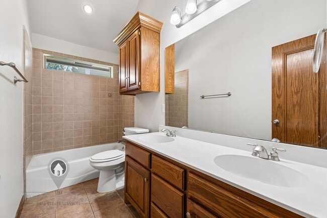 Building Photo - 716 Tuscany Way