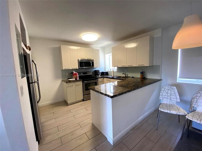 Building Photo - 625 77th St