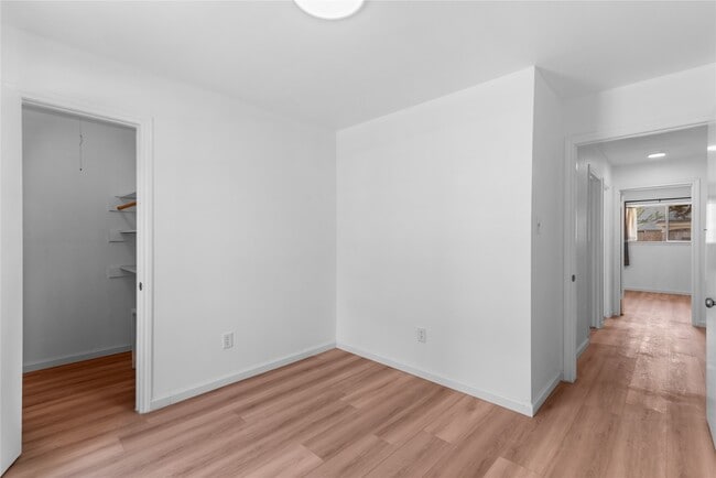 Building Photo - 5607 Viking Dr