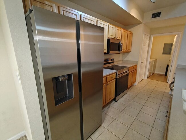 Building Photo - Beautiful 3 Bedroom, 2 Bathroom Townhome with Garage – Pet Friendly!