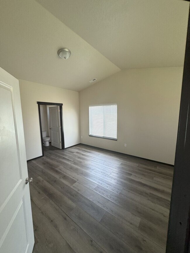 Building Photo - 363 Cardinal Pl