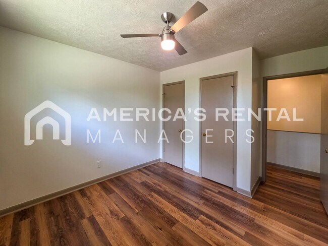 Building Photo - 3100 Apple Valley Ln