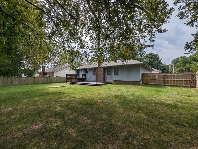 Building Photo - Kickapoo High District w/ Walk-In-Closet