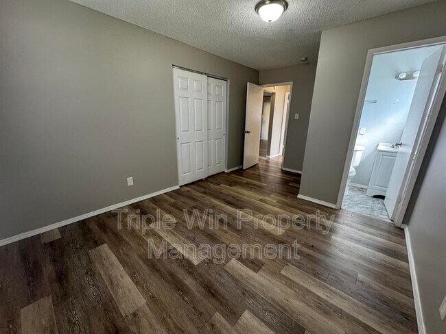 Building Photo - 513 Coachway Ln