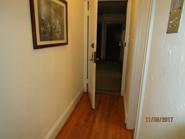 Building Photo - 116 Riverway