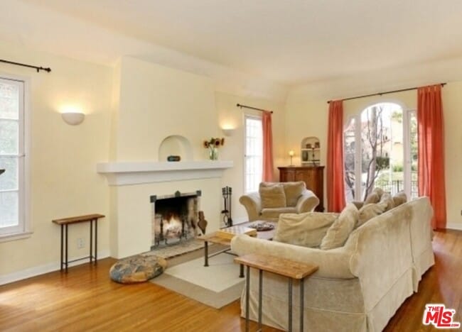 Building Photo - 1122 S Hayworth Ave