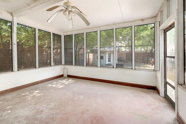Building Photo - 1205 Palo Duro Rd