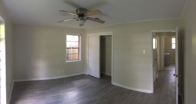 Building Photo - 2404 Spencer Ave