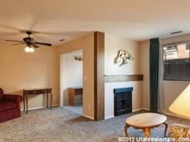 Building Photo - Prime Amenities Await: Newly Renovated 2-B...