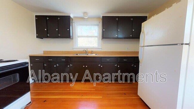 Building Photo - 63 Wellington Ave