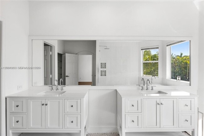 Building Photo - 16449 SW 84th Pl