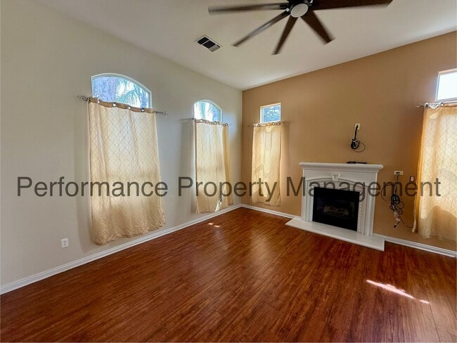 Building Photo - Stunning 4 Bed/2 Bath S Bakersfield Home w/ RBP & $0 Deposit Option