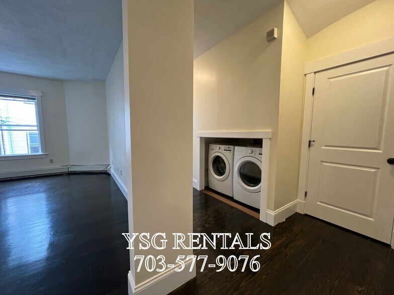 Building Photo - 4 Romar Ter