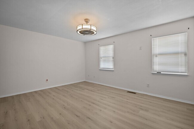 Building Photo - New Listing in Virginia Beach!