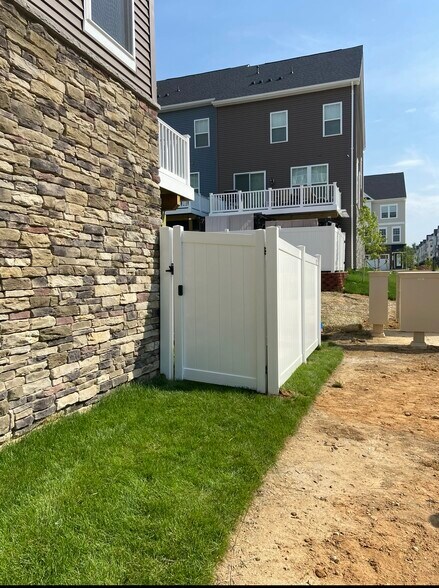 Building Photo - 2143 Otter Creek Cir